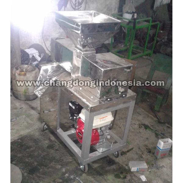 Coconut milk extractor machine